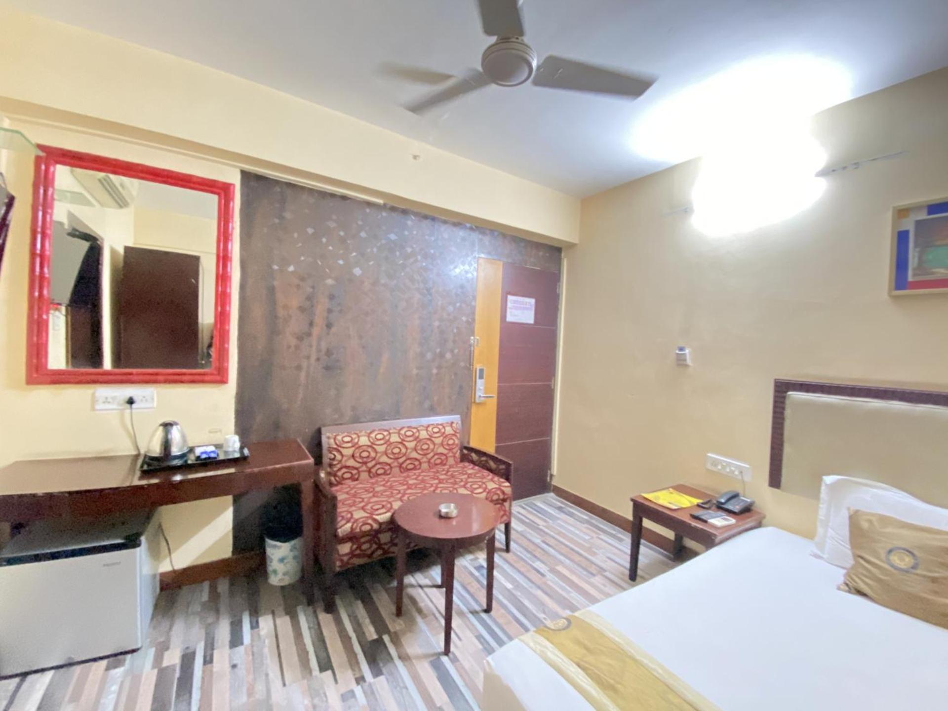 Astoria Hotel Колката Екстериор снимка