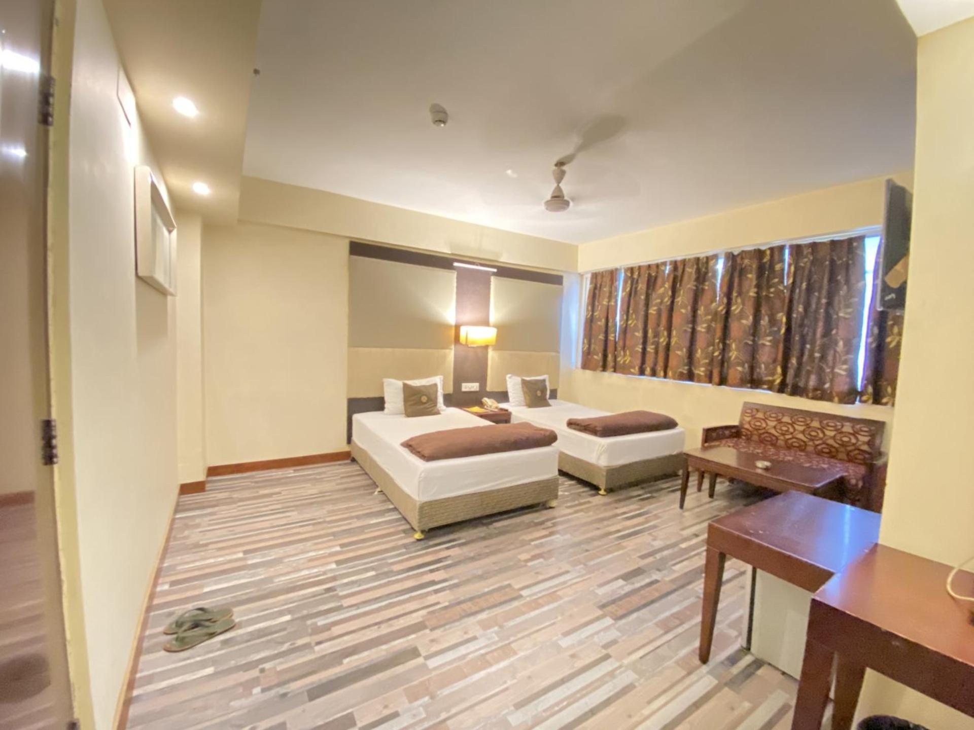 Astoria Hotel Колката Екстериор снимка