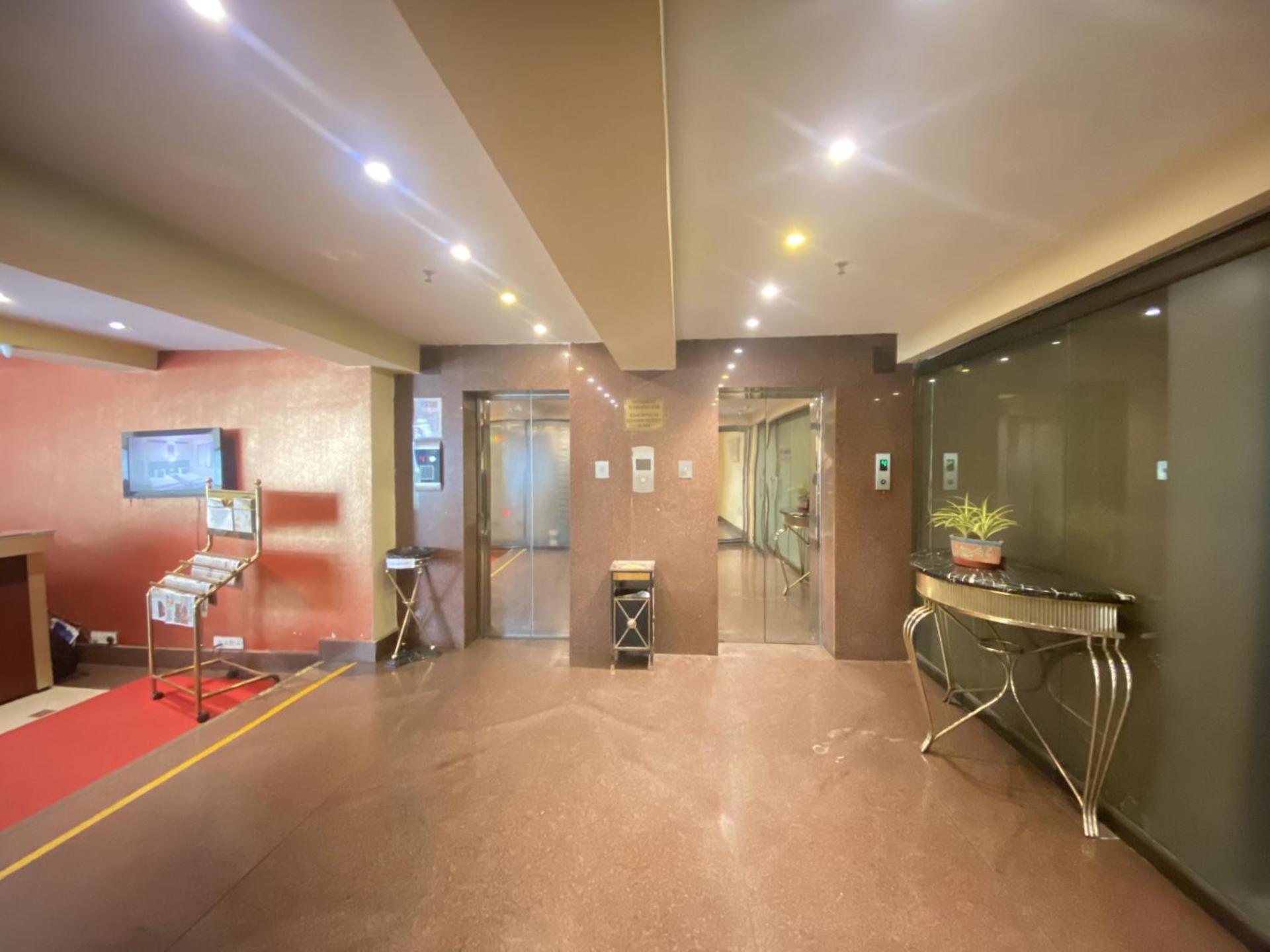 Astoria Hotel Колката Екстериор снимка