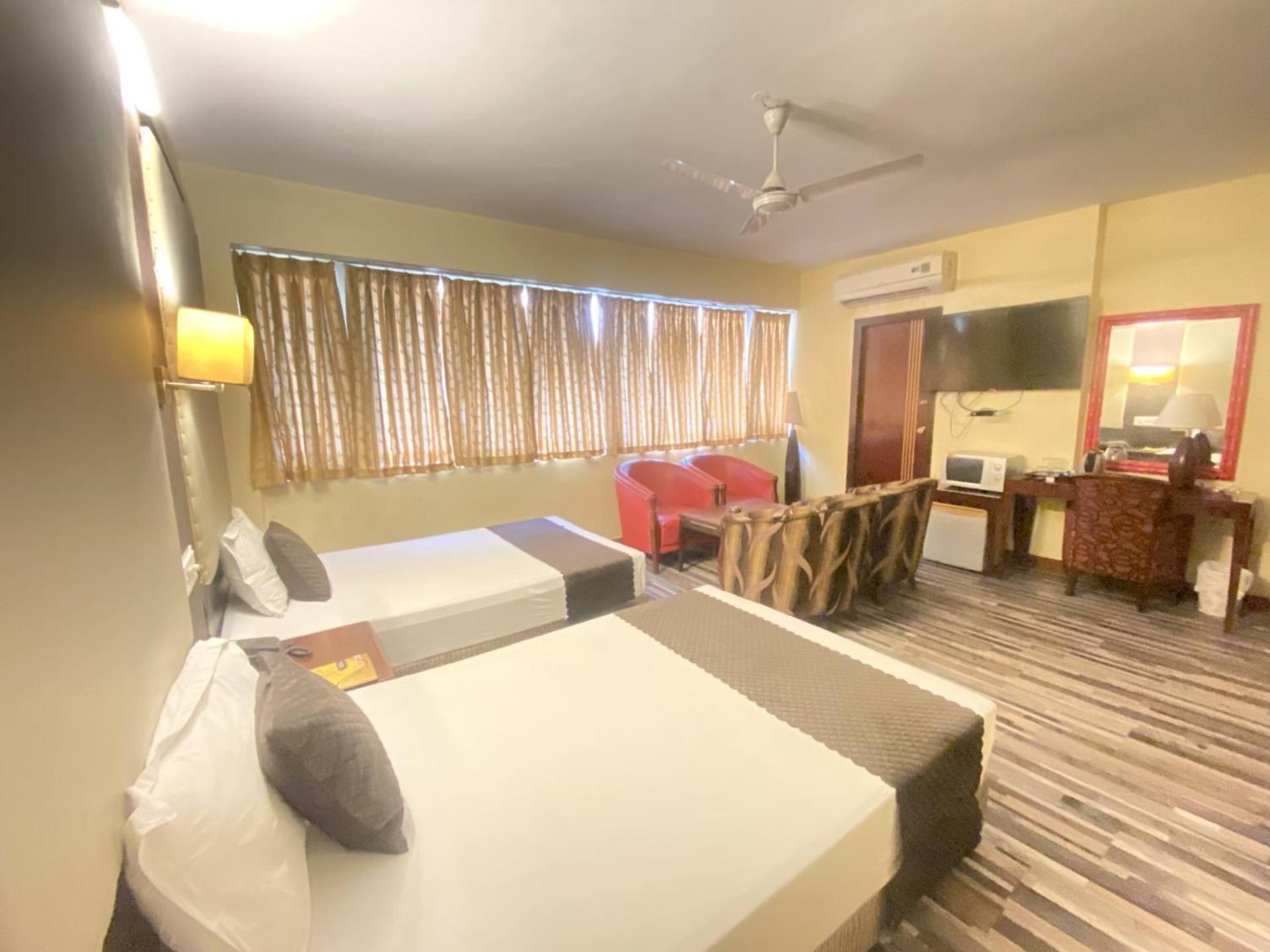 Astoria Hotel Колката Екстериор снимка