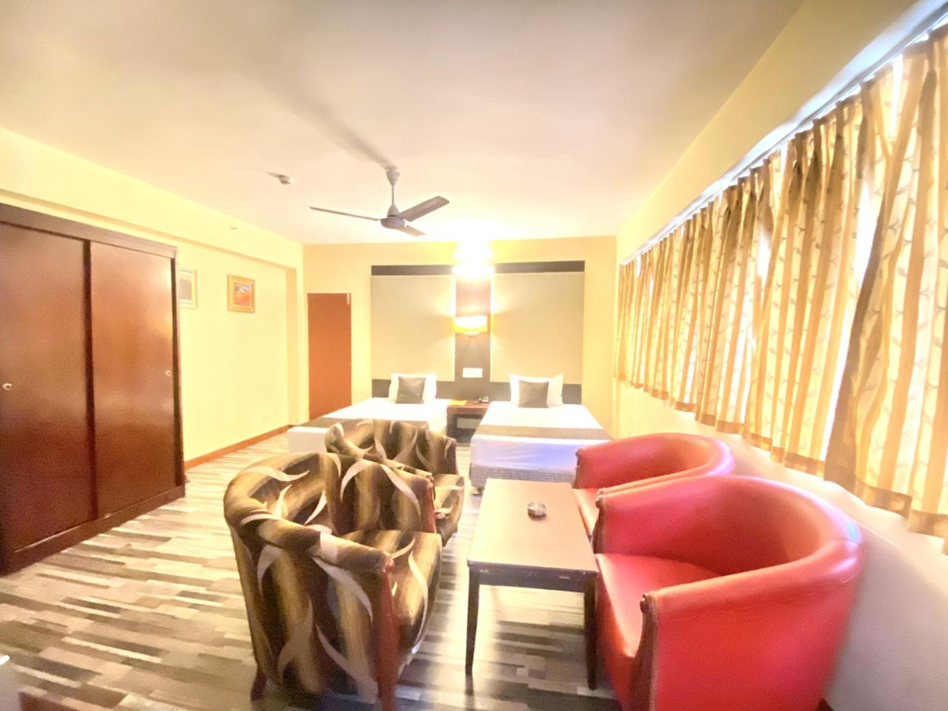 Astoria Hotel Колката Екстериор снимка
