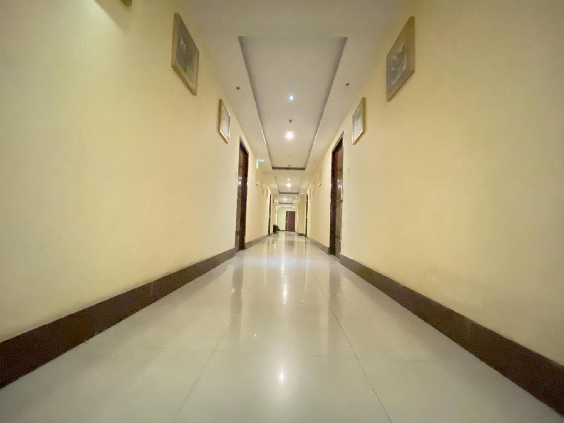 Astoria Hotel Колката Екстериор снимка