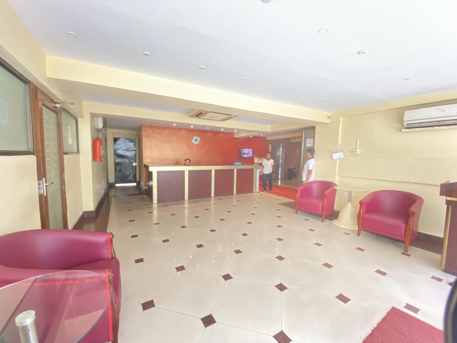 Astoria Hotel Колката Екстериор снимка