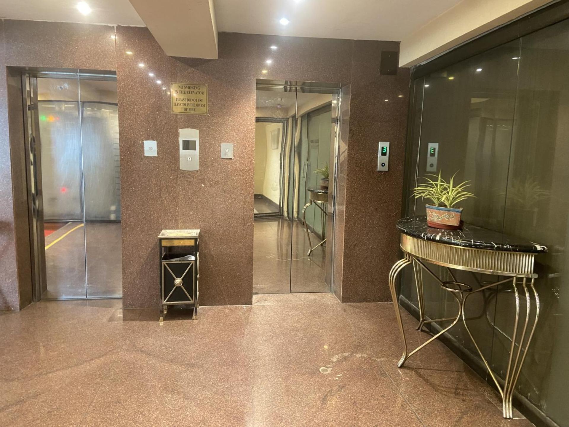 Astoria Hotel Колката Екстериор снимка