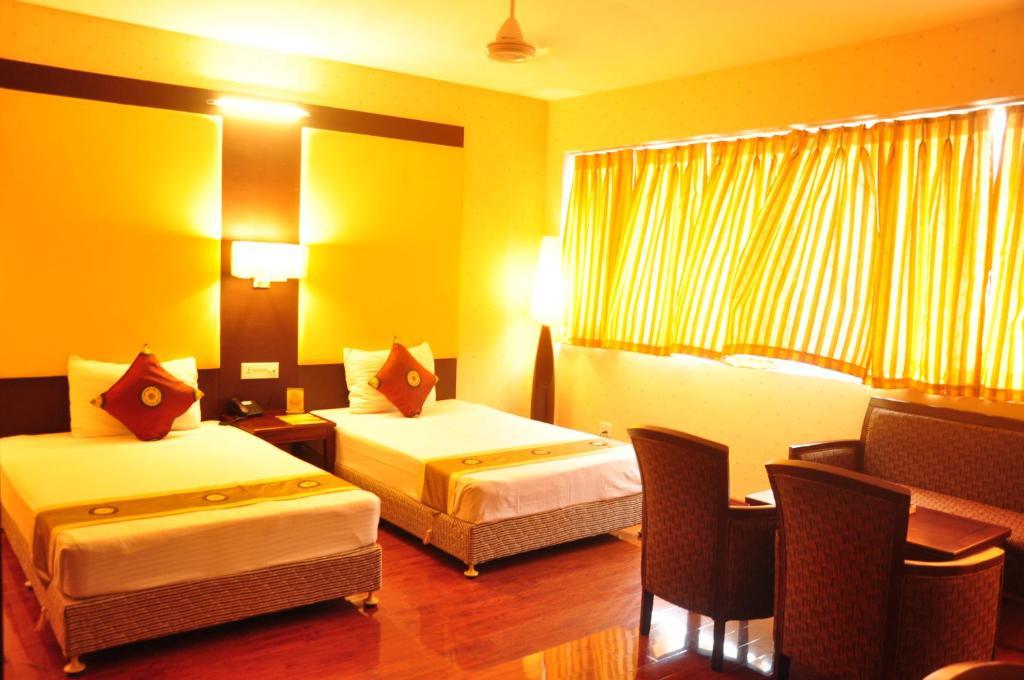 Astoria Hotel Колката Екстериор снимка