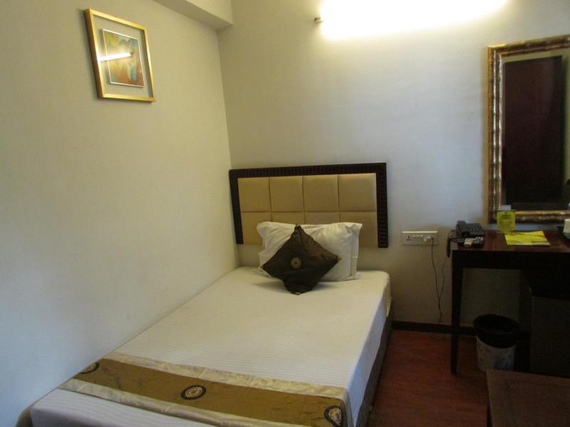 Astoria Hotel Колката Екстериор снимка