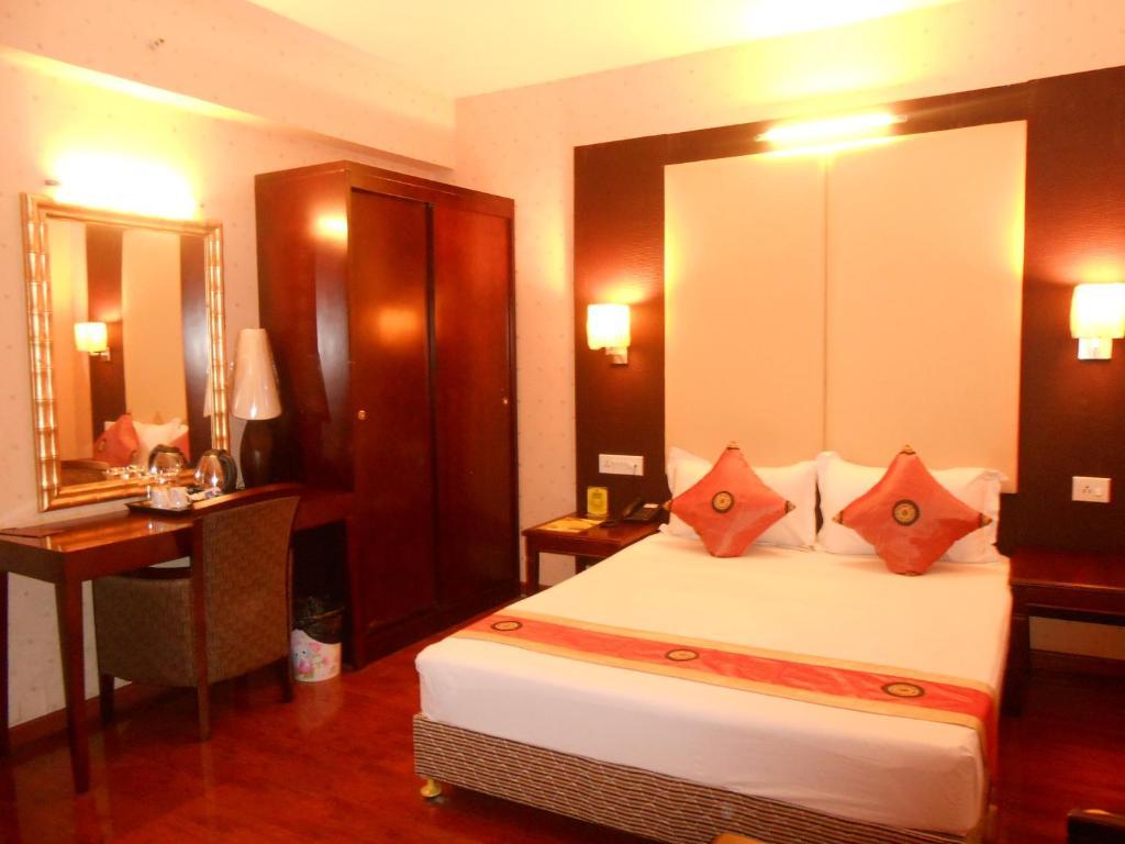 Astoria Hotel Колката Екстериор снимка