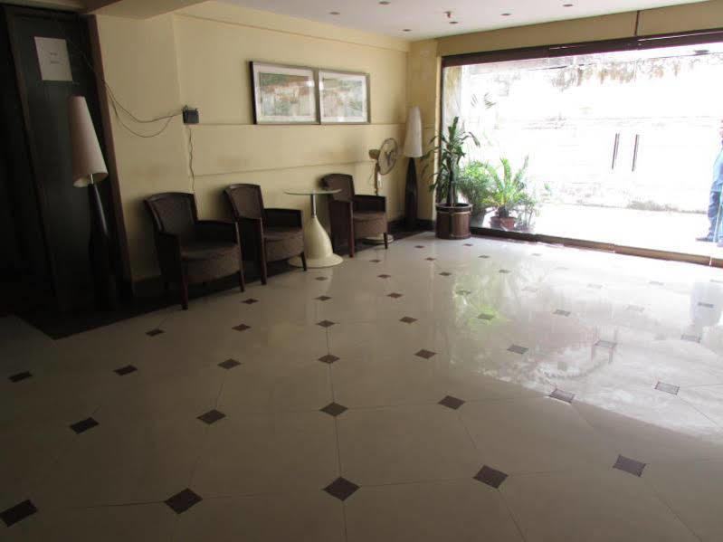 Astoria Hotel Колката Екстериор снимка