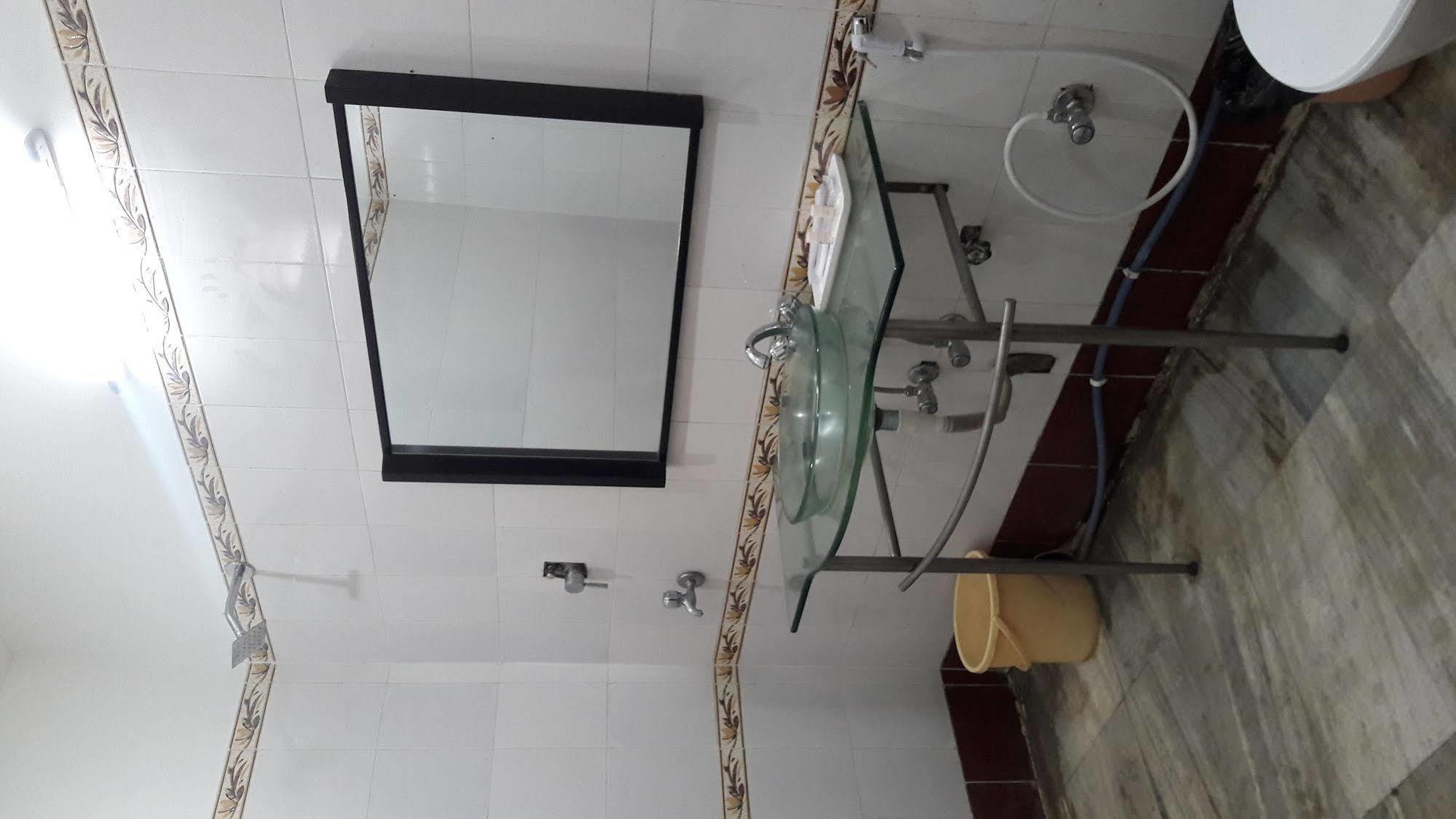 Astoria Hotel Колката Екстериор снимка