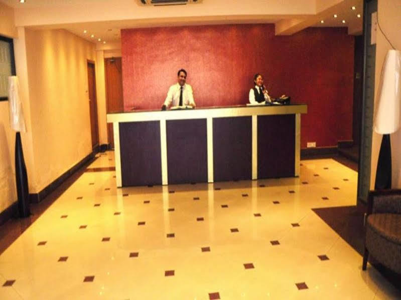 Astoria Hotel Колката Екстериор снимка