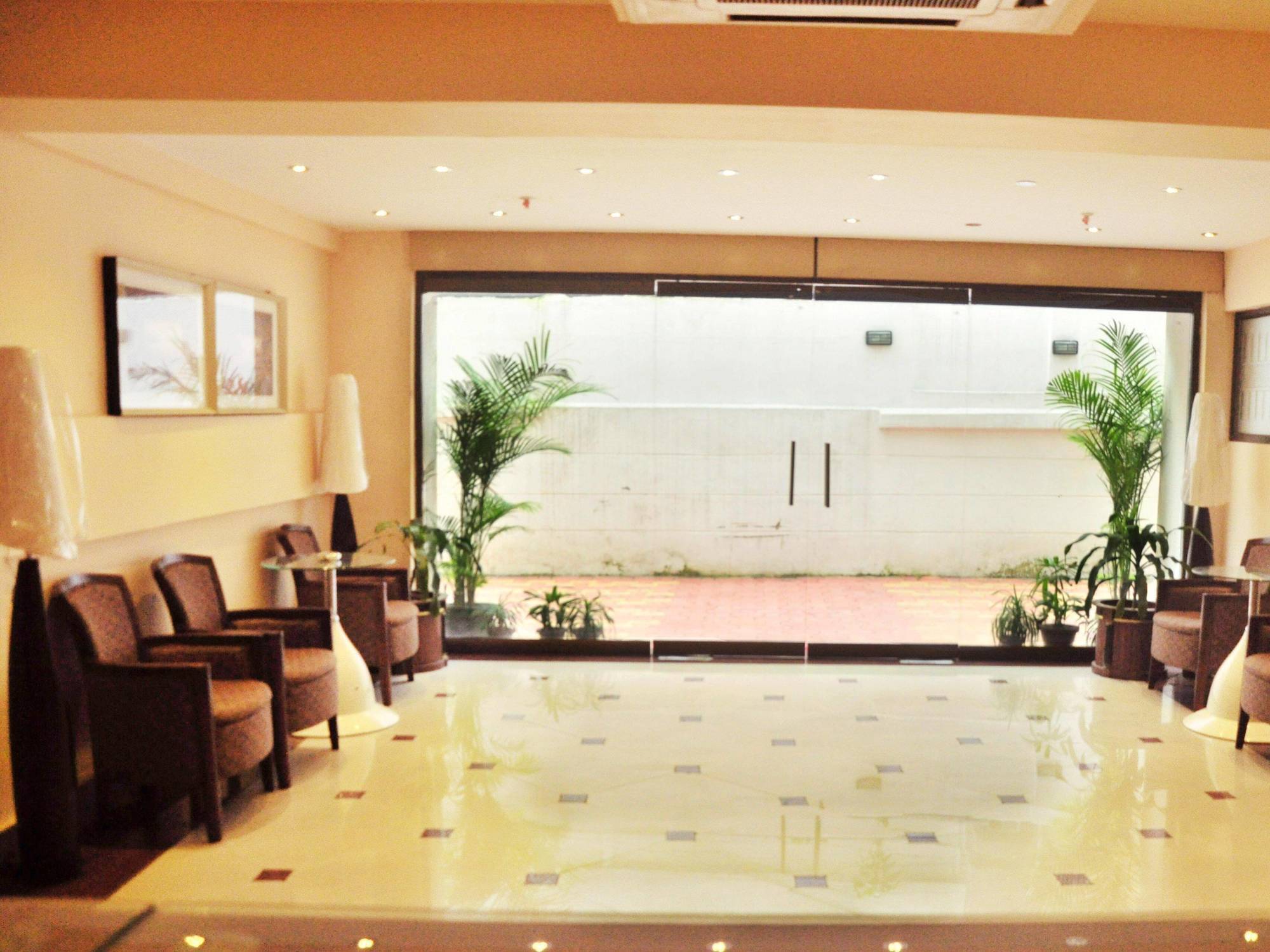 Astoria Hotel Колката Екстериор снимка