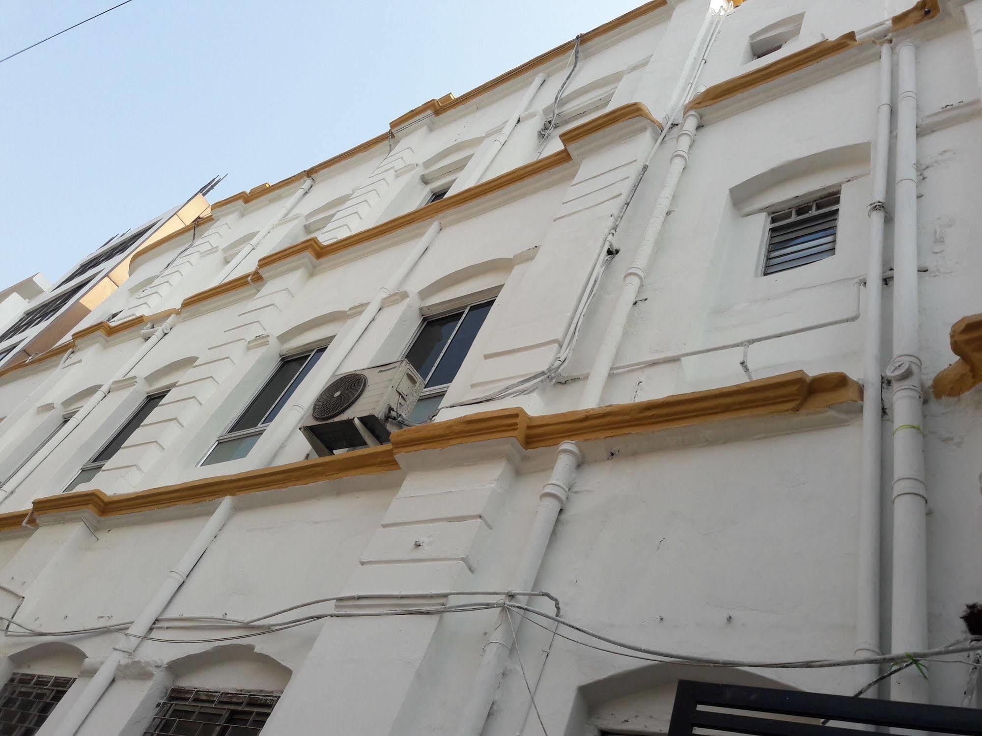 Astoria Hotel Колката Екстериор снимка