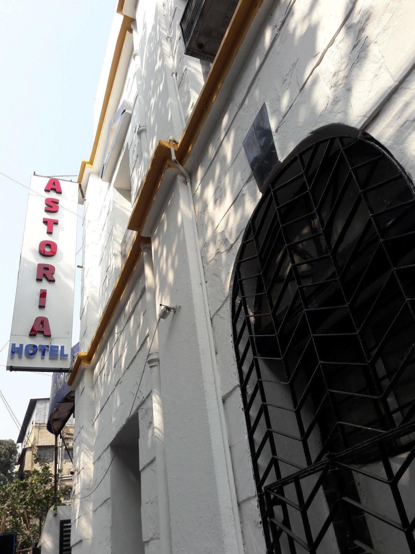 Astoria Hotel Колката Екстериор снимка